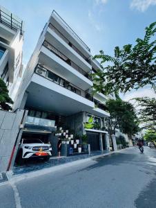 Nhà mặt phố Lê Văn Thiêm giá ngon